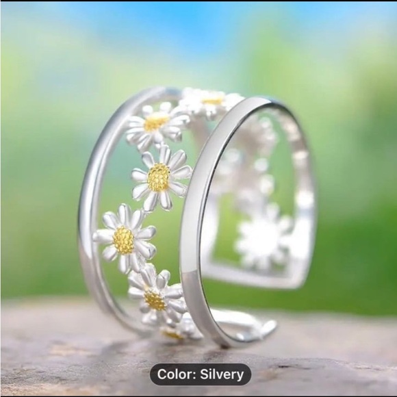 New! Unisex Hollow Daisy Flower Adjustable Ring, Fashion Ring. - Picture 2 of 6